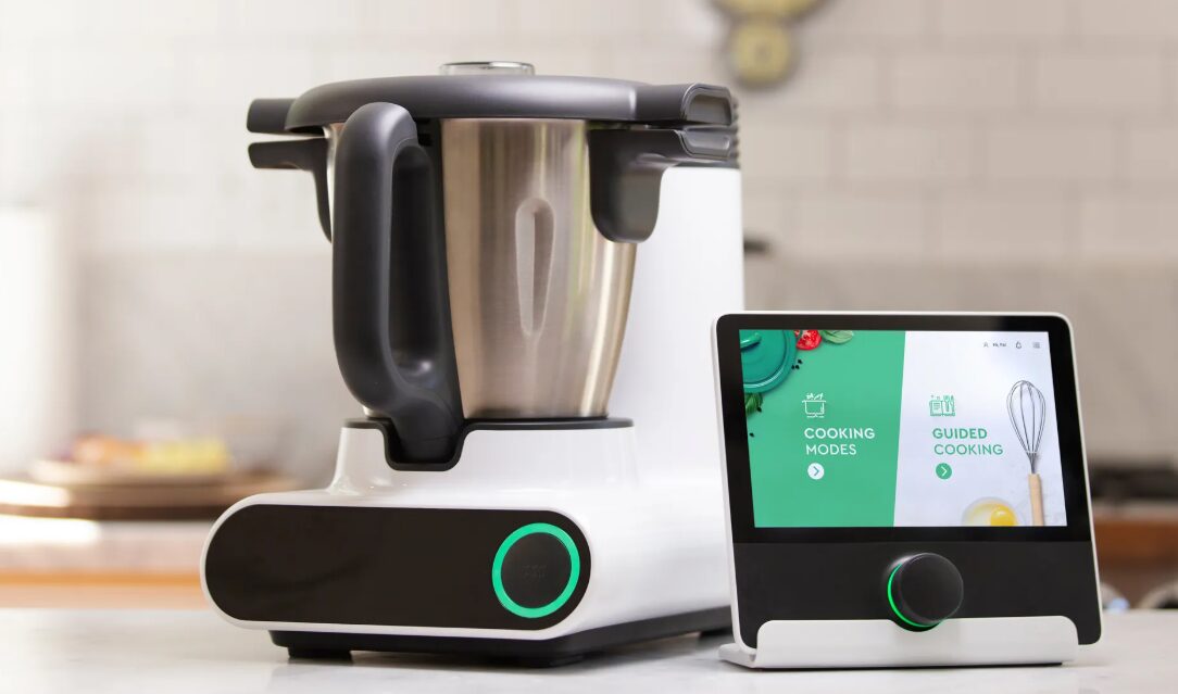 CookingPal Multo with video guidance touchscreen, among the AI kitchen helpers compared here